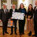 Beratungsstelle in Gebärdensprache erhält Wiesbadener Gesundheitspreis 2025