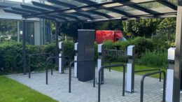 Fahrradstation am Elsässer Platz ergänzt Parkhaus um Ladeinfrastruktur und Service