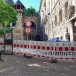 Fassadenschaden an Am Römertor 9 führt zu Sperrung von Straße und Zufahrt