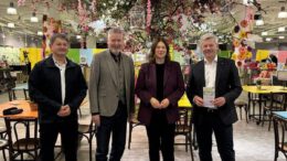 Frühlingsmarkt belebt leerstehendes SportScheck-Gebäude in Wiesbaden