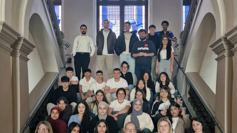 Kunst und Austausch: Wiesbaden empfängt Jugendliche aus Urretxu im Rathaus