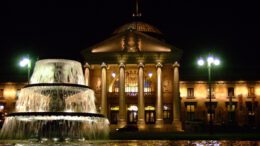 Wiesbaden plant Drohnenshow und verschärft Sicherheitsregeln für Silvesterfeier am Kurhaus