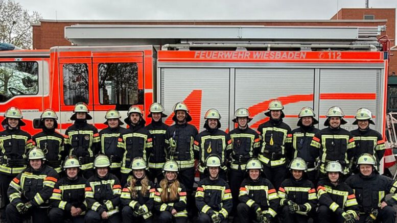 Wiesbaden startet Grundausbildung nach Pause: 23 neue Einsatzkräfte erfolgreich geprüft